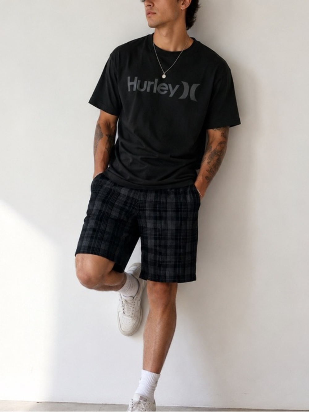Hurley Dark Gray Black Plaid Flat Front Shorts Men’s Size 30 Skate Surf Casual